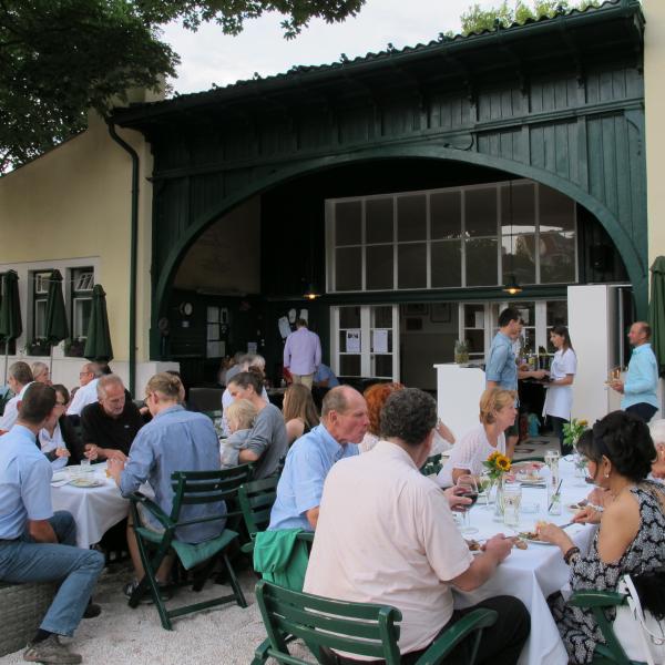 Tolle Stimmung neben dem Platz