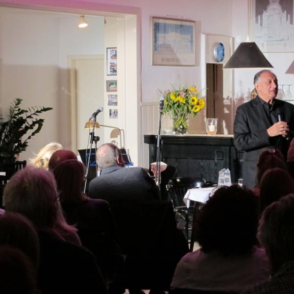 Bela Koren unterhält den gesamten Club.